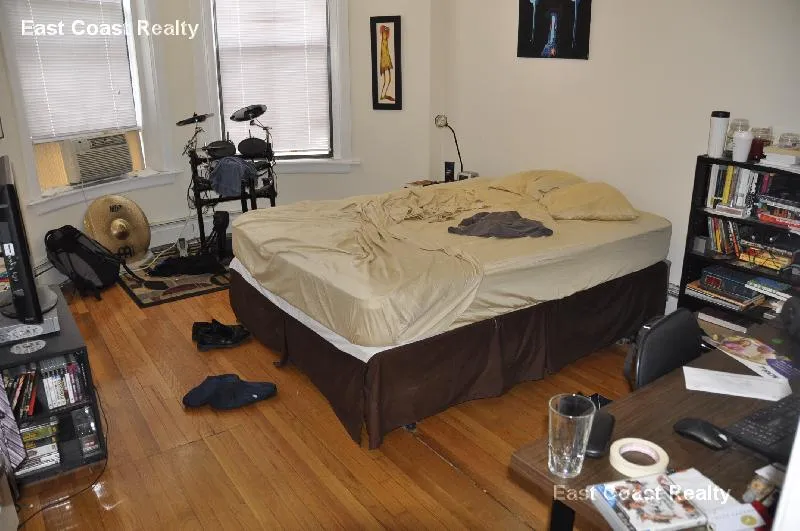 3 bed, 1.5 bath apartment for rent at 3 Sutherland Rd Unit 2, Brighton — photo 10 of 12
