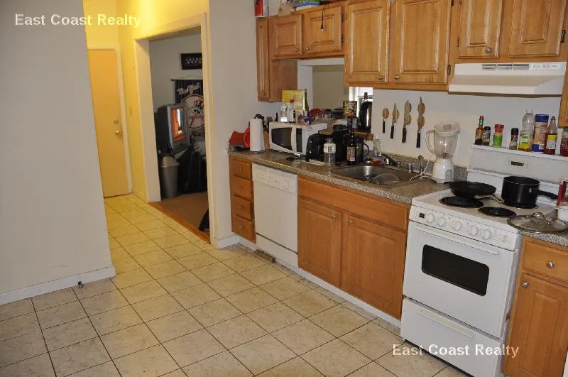 3 bed, 1.5 bath apartment for rent at 3 Sutherland Rd Unit 2, Brighton — photo 4 of 12