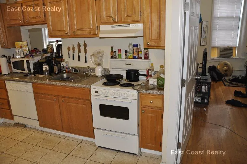 3 bed, 1.5 bath apartment for rent at 3 Sutherland Rd Unit 2, Brighton — photo 6 of 12