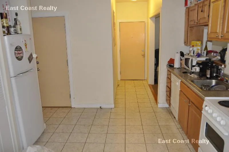3 bed, 1.5 bath apartment for rent at 3 Sutherland Rd Unit 2, Brighton — photo 8 of 12