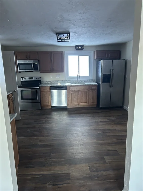 3 bed, 1 bath apartment for rent at 3 Swan Unit B, Worcester — photo 8 of 21
