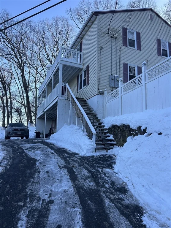 3 bed, 1 bath apartment for rent at 3 Swan Unit B, Worcester — photo 2 of 21