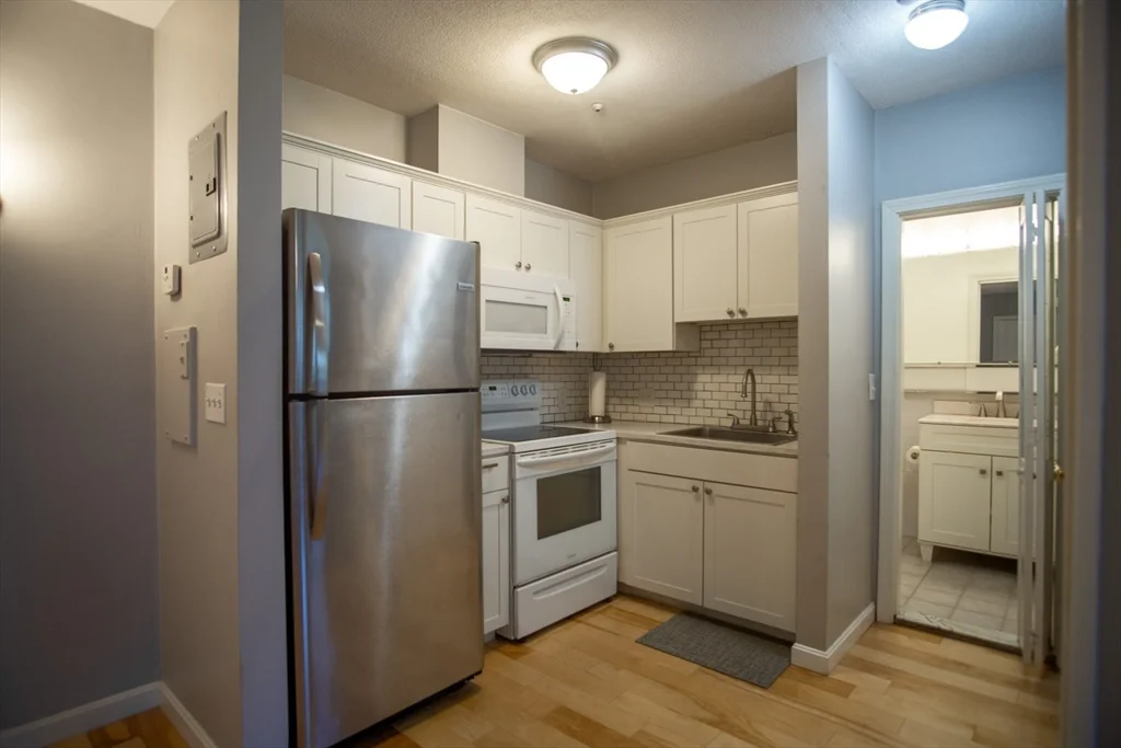 1 bed, 1 bath apartment for rent at 3 Tara Dr Unit 4, Weymouth — photo 4 of 15