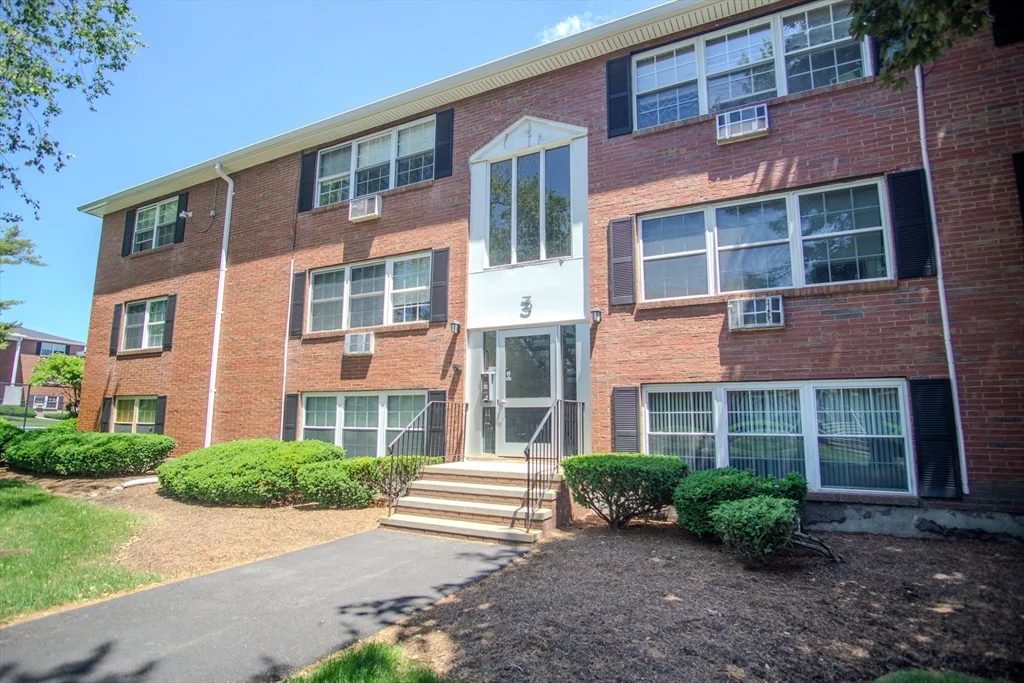 1 bed, 1 bath apartment for rent at 3 Tara Dr Unit 4, Weymouth — photo 1 of 15