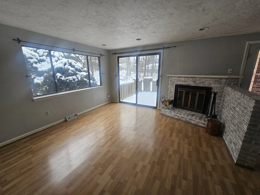 2 bed, 2 bath apartment for rent at 3 Treetop Park Unit 3, Westborough — photo 2 of 14