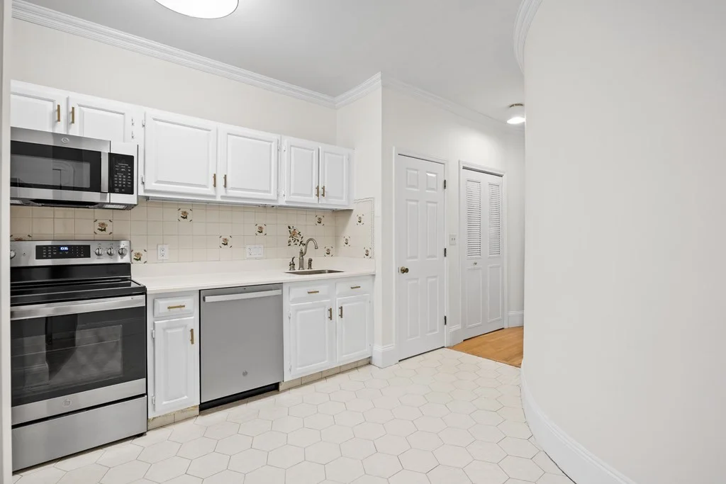 2 bed, 1 bath apartment for rent at 3 Union Park Unit 2, Boston — photo 4 of 14