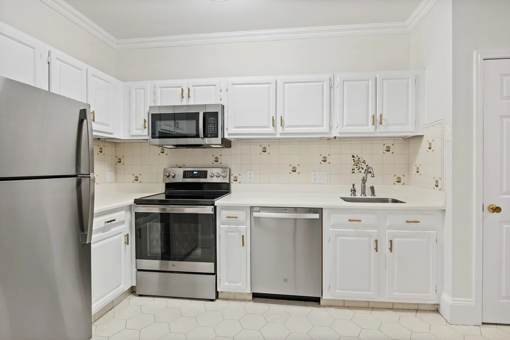 2 bed, 1 bath apartment for rent at 3 Union Park Unit 2, Boston — photo 5 of 14