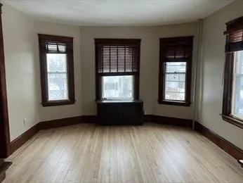3 bed, 1 bath apartment for rent at 3 View St Unit 1, Worcester — photo 3 of 12