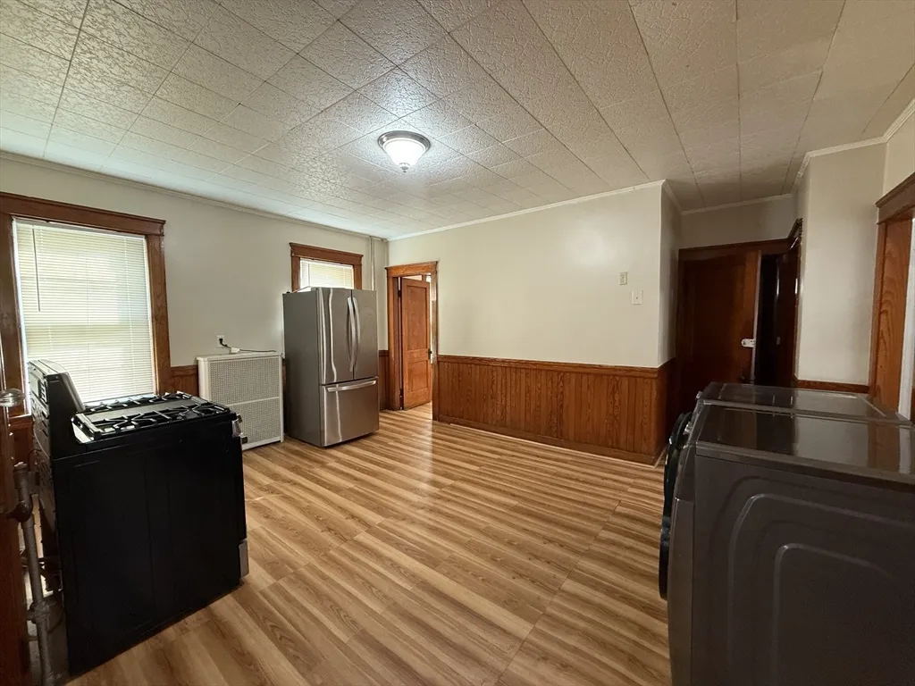 3 bed, 1 bath apartment for rent at 3 View St Unit 1, Worcester — photo 4 of 12