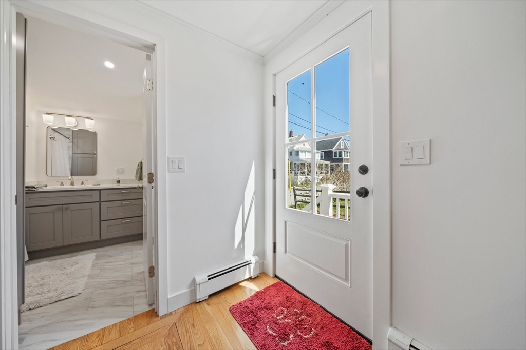 4 bed, 2 bath apartment for rent at 3 W St, Hull — photo 8 of 41
