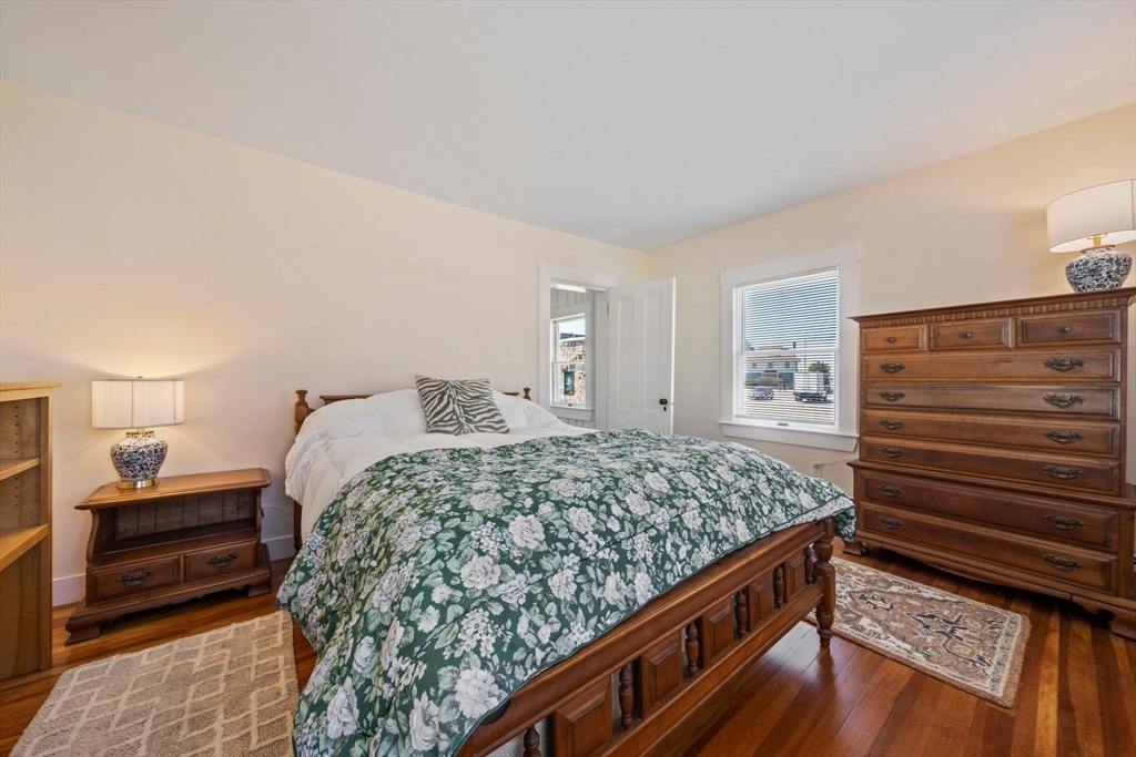 4 bed, 2 bath apartment for rent at 3 W St, Hull — photo 23 of 41