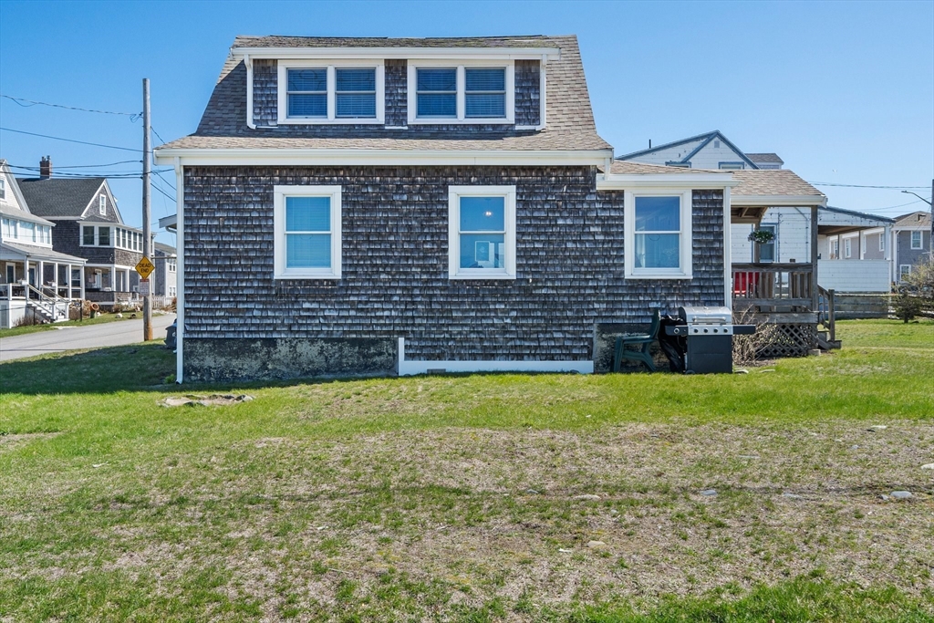 4 bed, 2 bath apartment for rent at 3 W St, Hull — photo 34 of 41