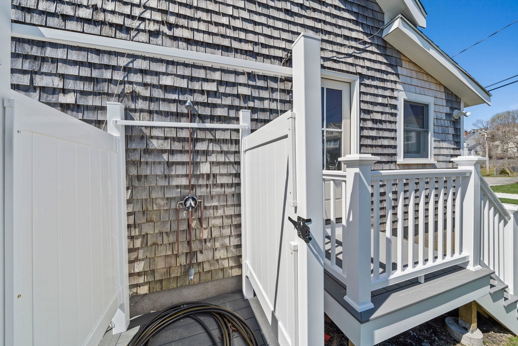 4 bed, 2 bath apartment for rent at 3 W St, Hull — photo 36 of 41