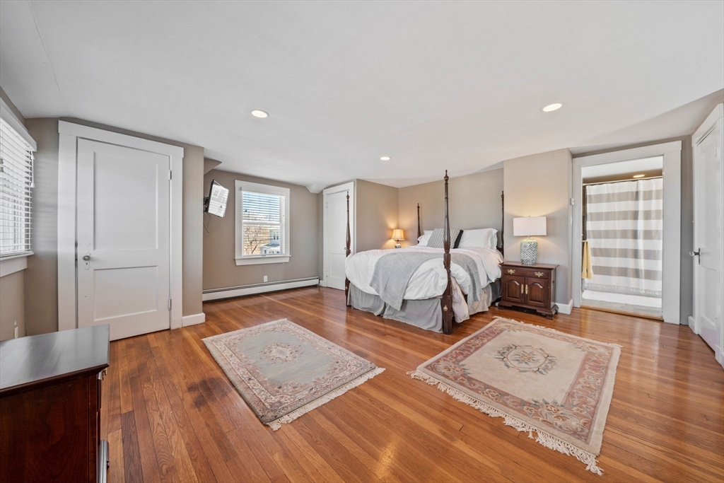 4 bed, 2 bath apartment for rent at 3 W St, Hull — photo 26 of 41
