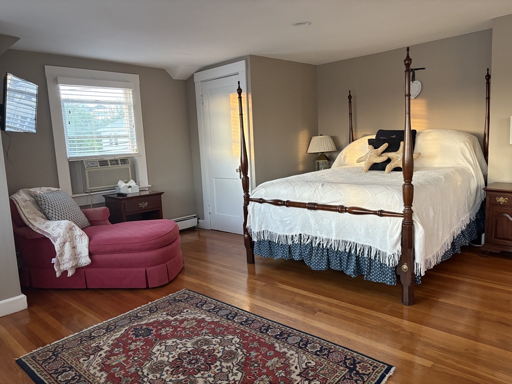 4 bed, 2 bath apartment for rent at 3 W St, Hull — photo 40 of 41