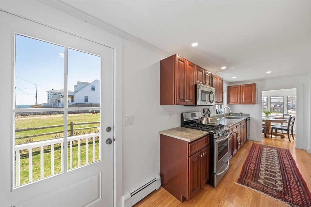 4 bed, 2 bath apartment for rent at 3 W St Unit SUMMER, Hull — photo 6 of 37