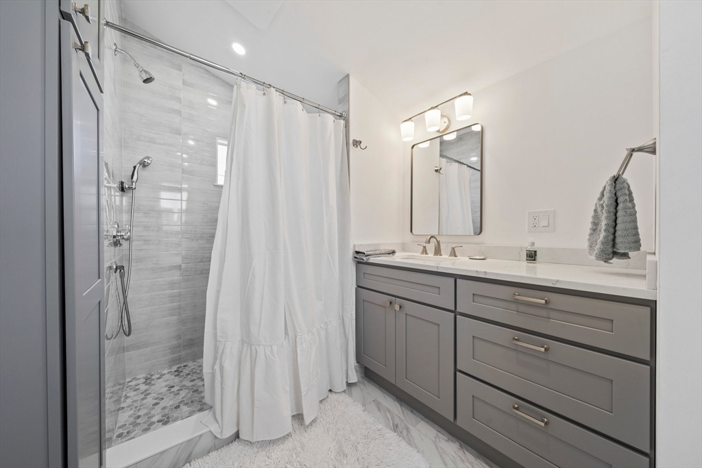 4 bed, 2 bath apartment for rent at 3 W St Unit SUMMER, Hull — photo 8 of 37