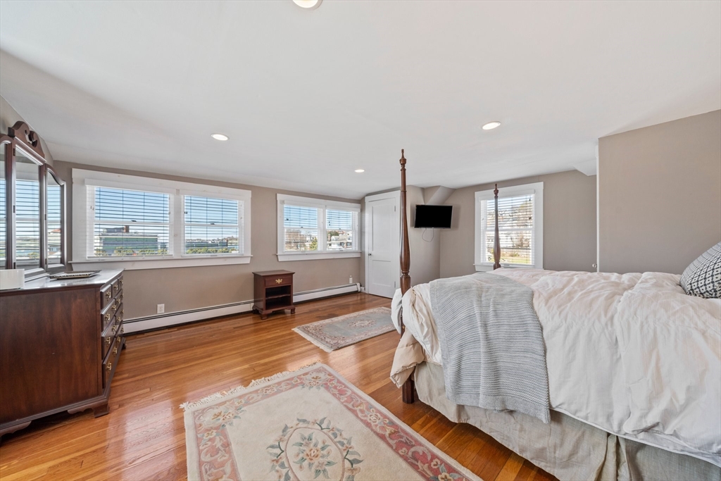4 bed, 2 bath apartment for rent at 3 W St Unit SUMMER, Hull — photo 27 of 37