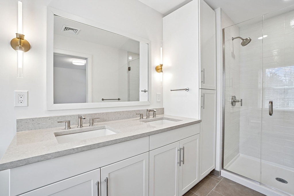 3 bed, 2 bath apartment for rent at 3 Wainwright Rd Unit SFAM, Winchester — photo 4 of 14
