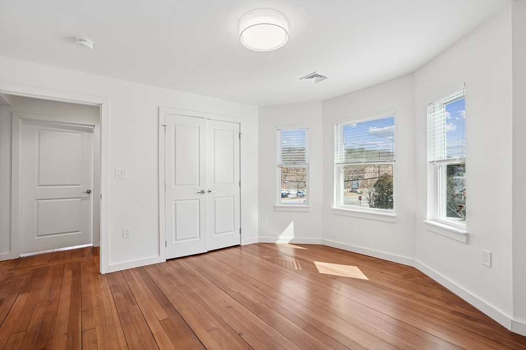 3 bed, 2 bath apartment for rent at 3 Wainwright Rd Unit SFAM, Winchester — photo 9 of 14