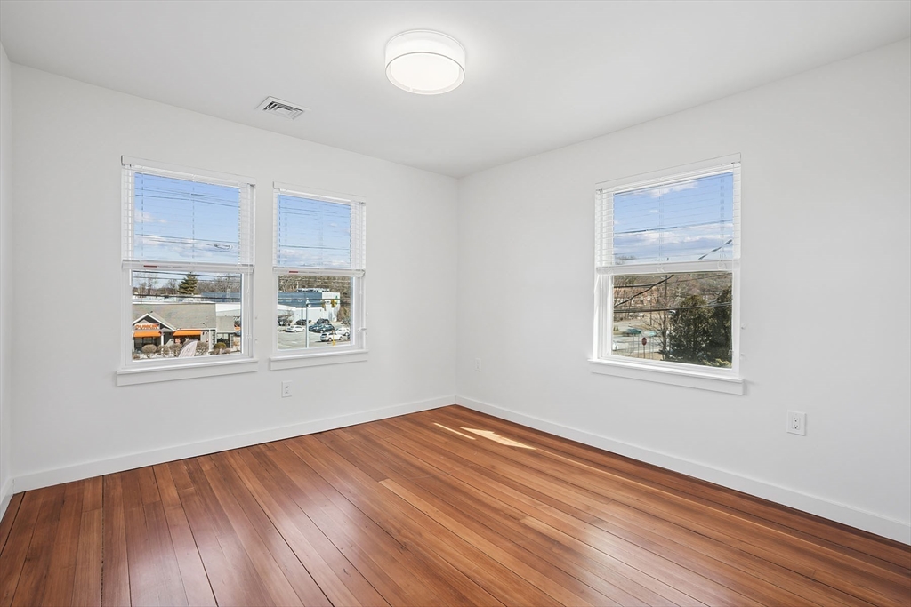 3 bed, 2 bath apartment for rent at 3 Wainwright Rd Unit SFAM, Winchester — photo 5 of 14