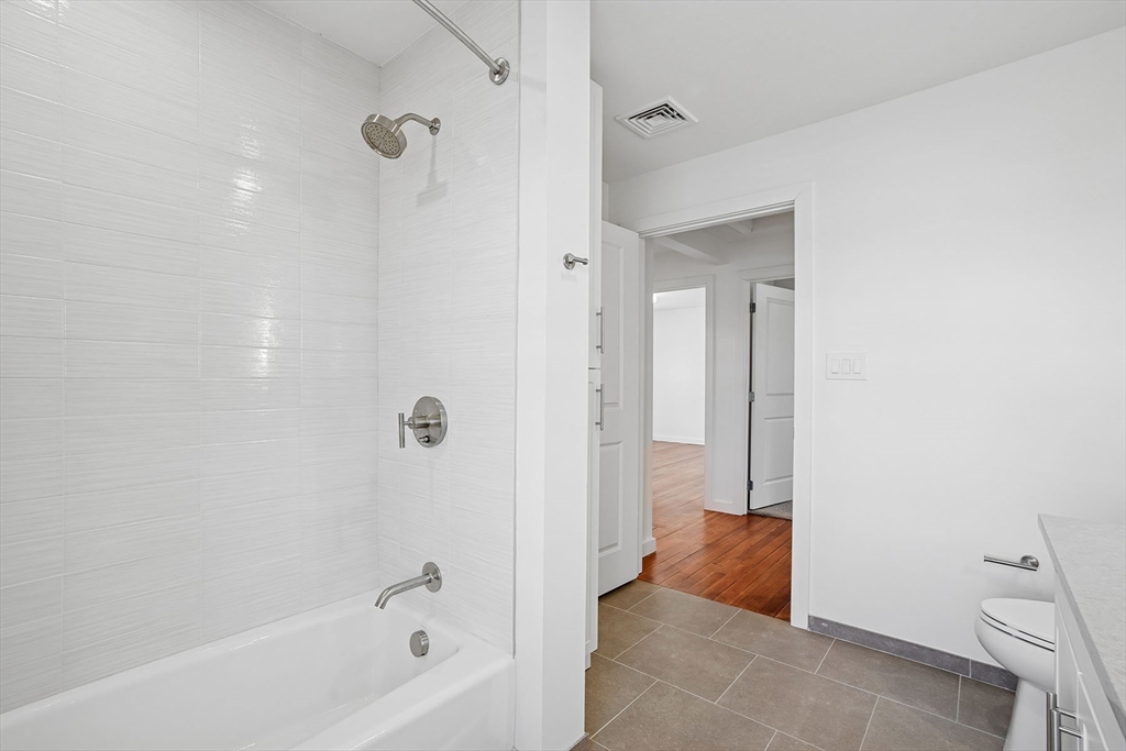 3 bed, 2 bath apartment for rent at 3 Wainwright Rd Unit SFAM, Winchester — photo 6 of 14