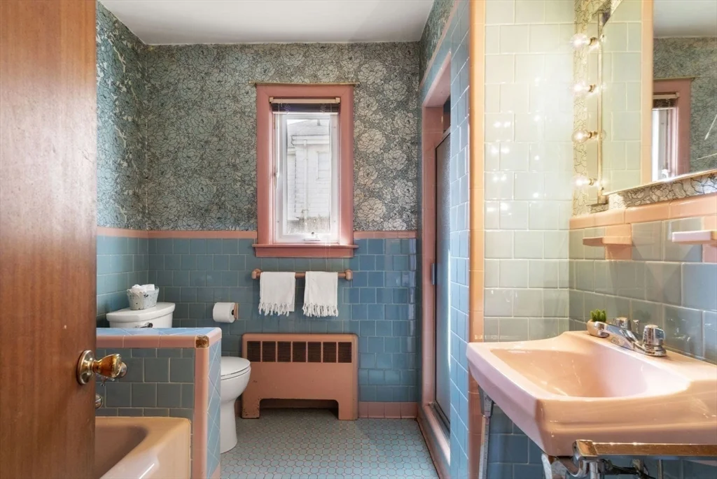 2 bed, 1 bath apartment for rent at 3 Wallace Rd Unit 2, Diamond District — photo 11 of 23