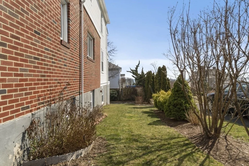 2 bed, 1 bath apartment for rent at 3 Wallace Rd Unit 2, Diamond District — photo 20 of 23
