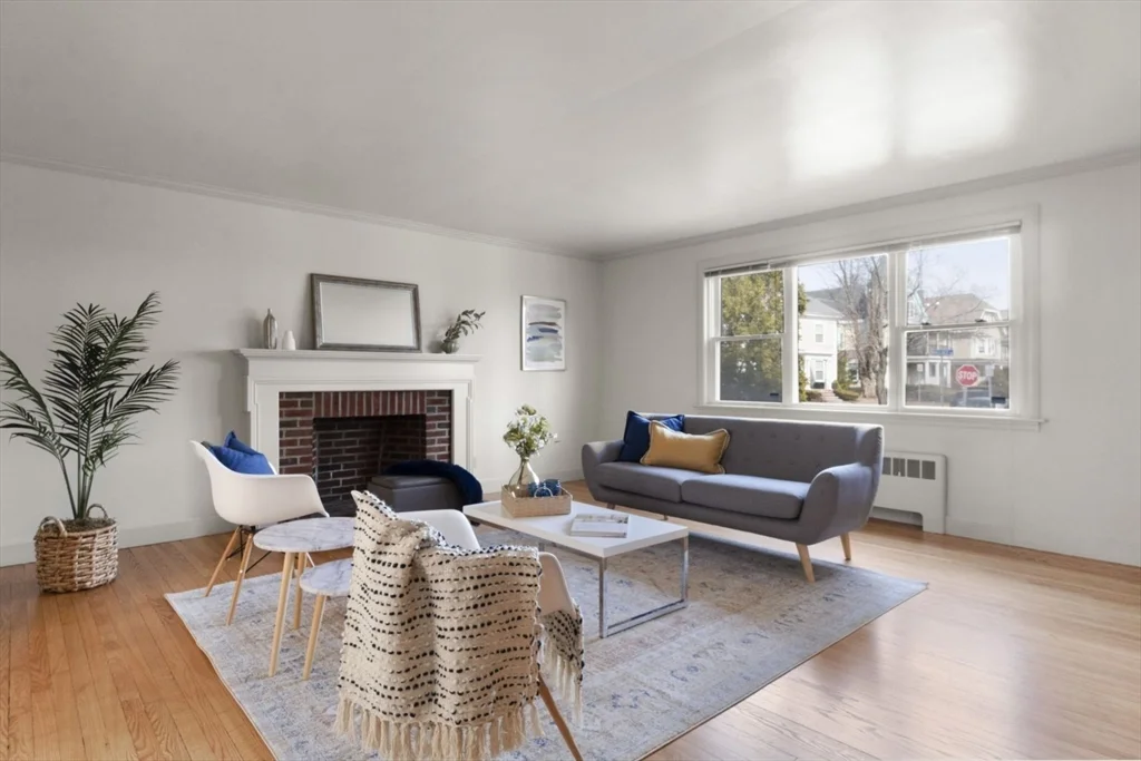 2 bed, 1 bath apartment for rent at 3 Wallace Rd Unit 2, Diamond District — photo 2 of 23