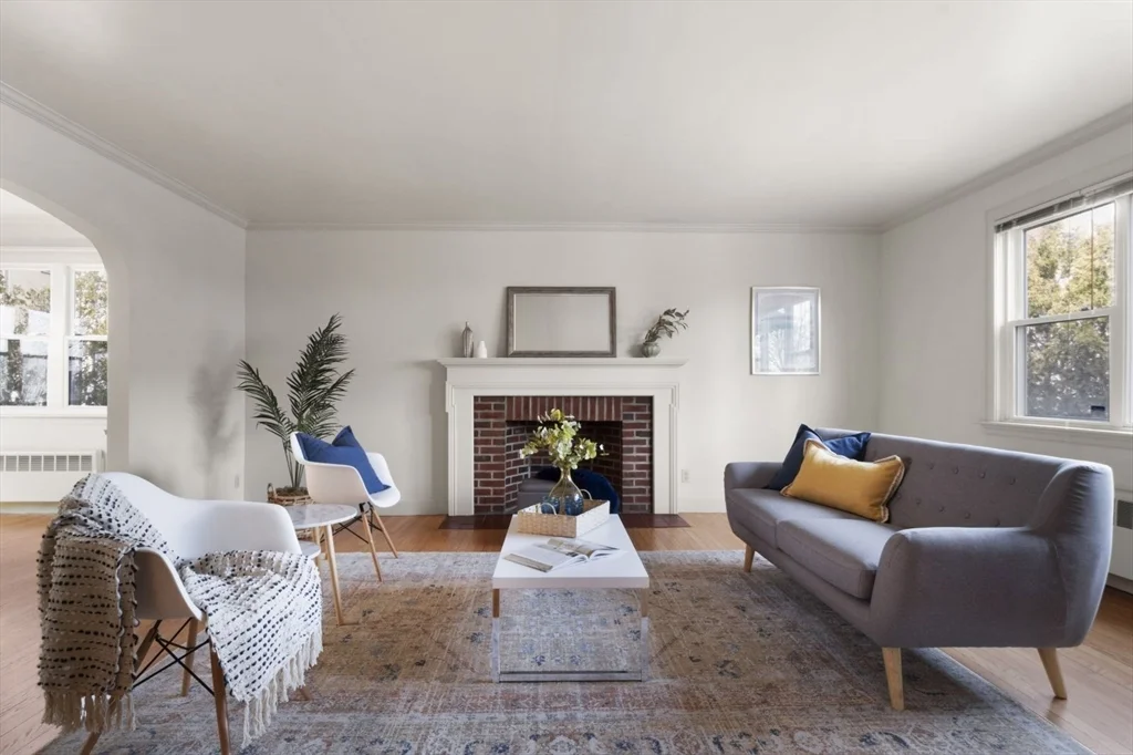 2 bed, 1 bath apartment for rent at 3 Wallace Rd Unit 2, Diamond District — photo 1 of 23