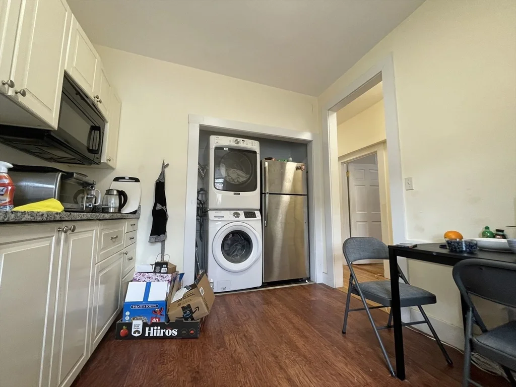 3 bed, 1 bath apartment for rent at 3 Wallingford Rd Unit 2, Boston — photo 3 of 12