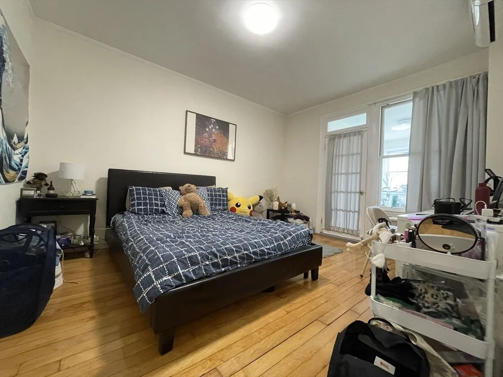 3 bed, 1 bath apartment for rent at 3 Wallingford Rd Unit 2, Boston — photo 7 of 12