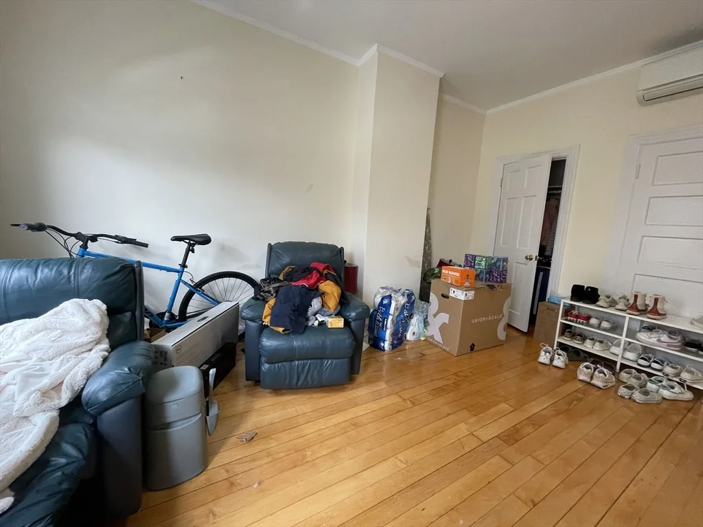 3 bed, 1 bath apartment for rent at 3 Wallingford Rd Unit 2, Boston — photo 10 of 12