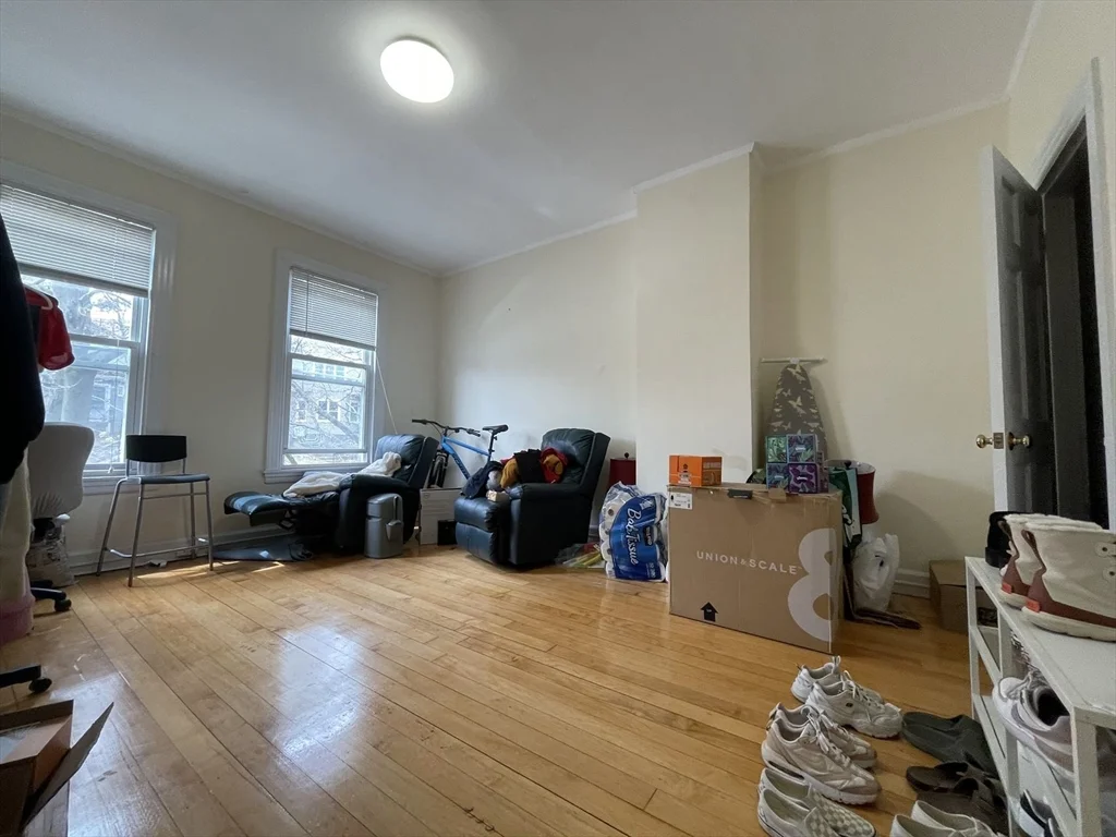 3 bed, 1 bath apartment for rent at 3 Wallingford Rd Unit 2, Boston — photo 9 of 12