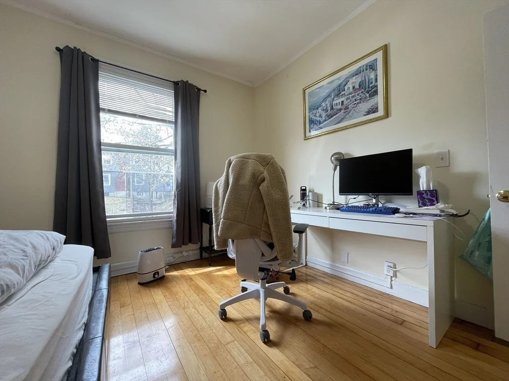 3 bed, 1 bath apartment for rent at 3 Wallingford Rd Unit 2, Boston — photo 6 of 12