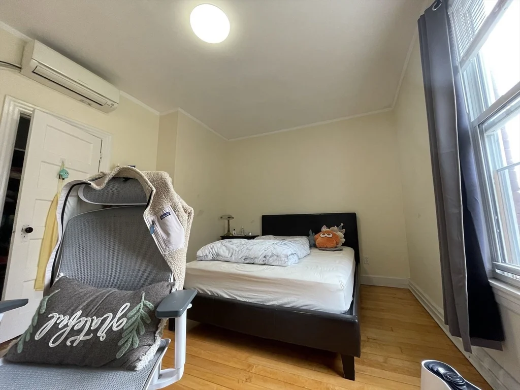 3 bed, 1 bath apartment for rent at 3 Wallingford Rd Unit 2, Boston — photo 4 of 12