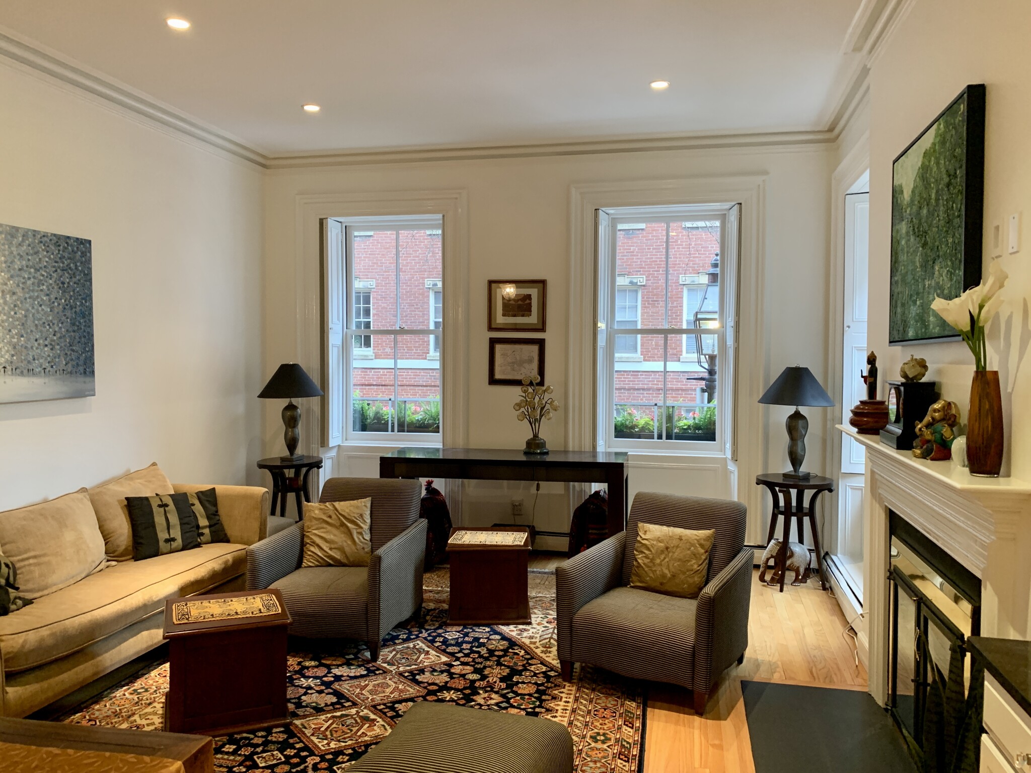 2 bed, 1.5 bath apartment for rent at 3 Walnut St Unit 1, Beacon Hill — photo 2 of 21
