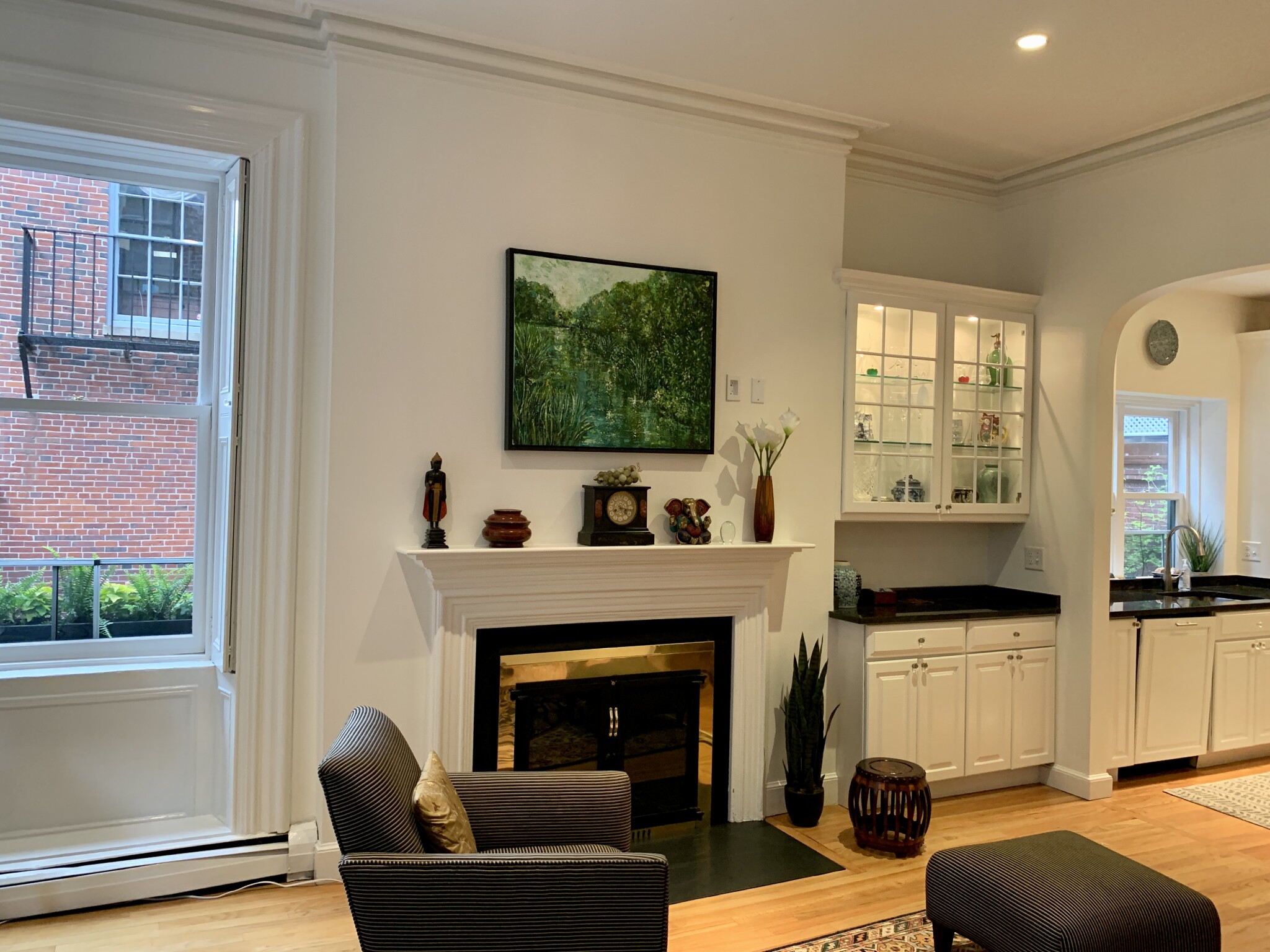 2 bed, 1.5 bath apartment for rent at 3 Walnut St Unit 1, Beacon Hill — photo 3 of 21
