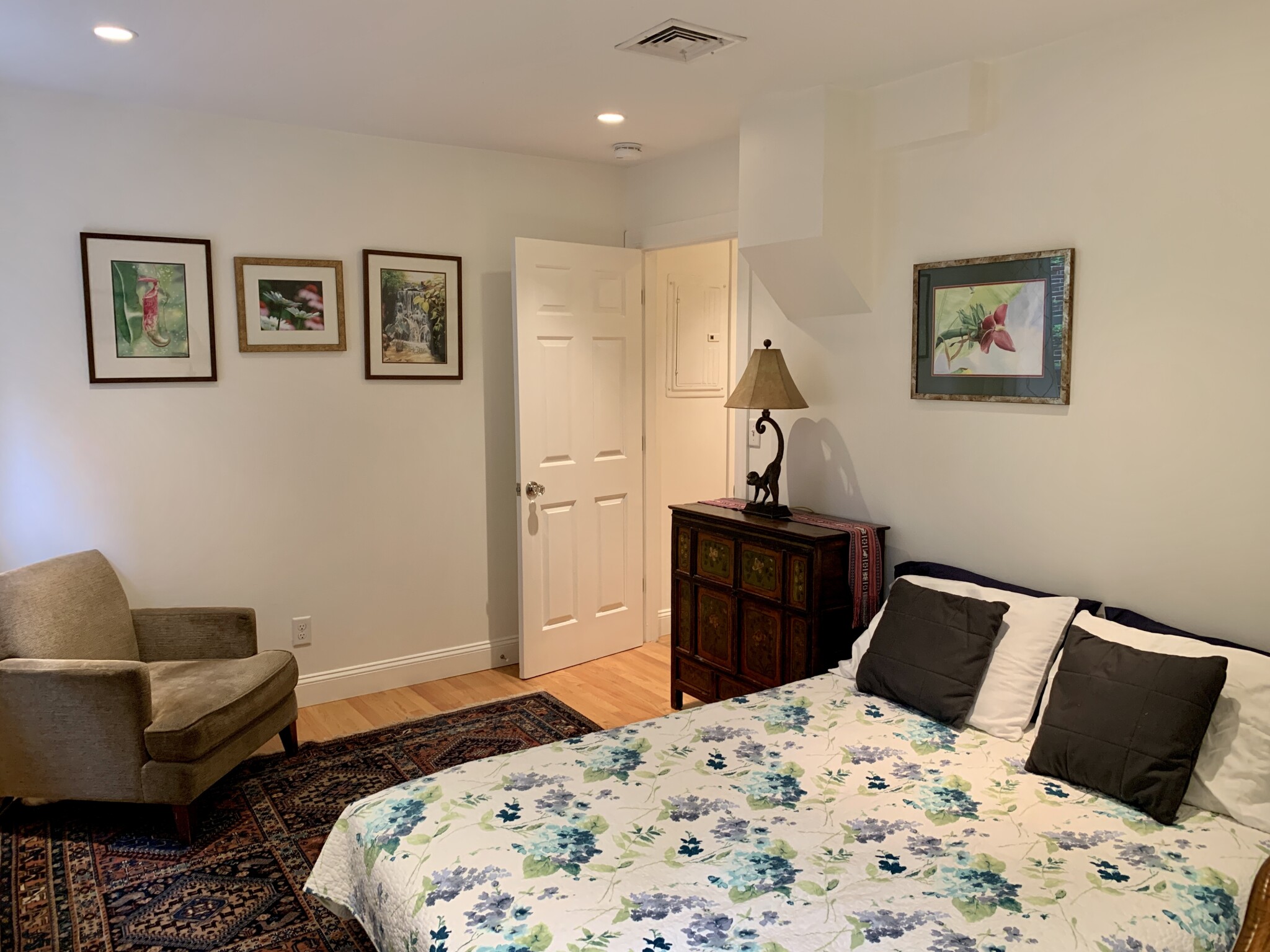 2 bed, 1.5 bath apartment for rent at 3 Walnut St Unit 1, Beacon Hill — photo 14 of 21