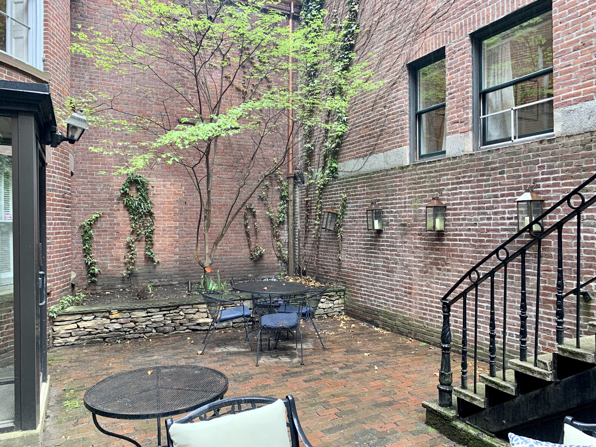 2 bed, 1.5 bath apartment for rent at 3 Walnut St Unit 1, Beacon Hill — photo 19 of 21