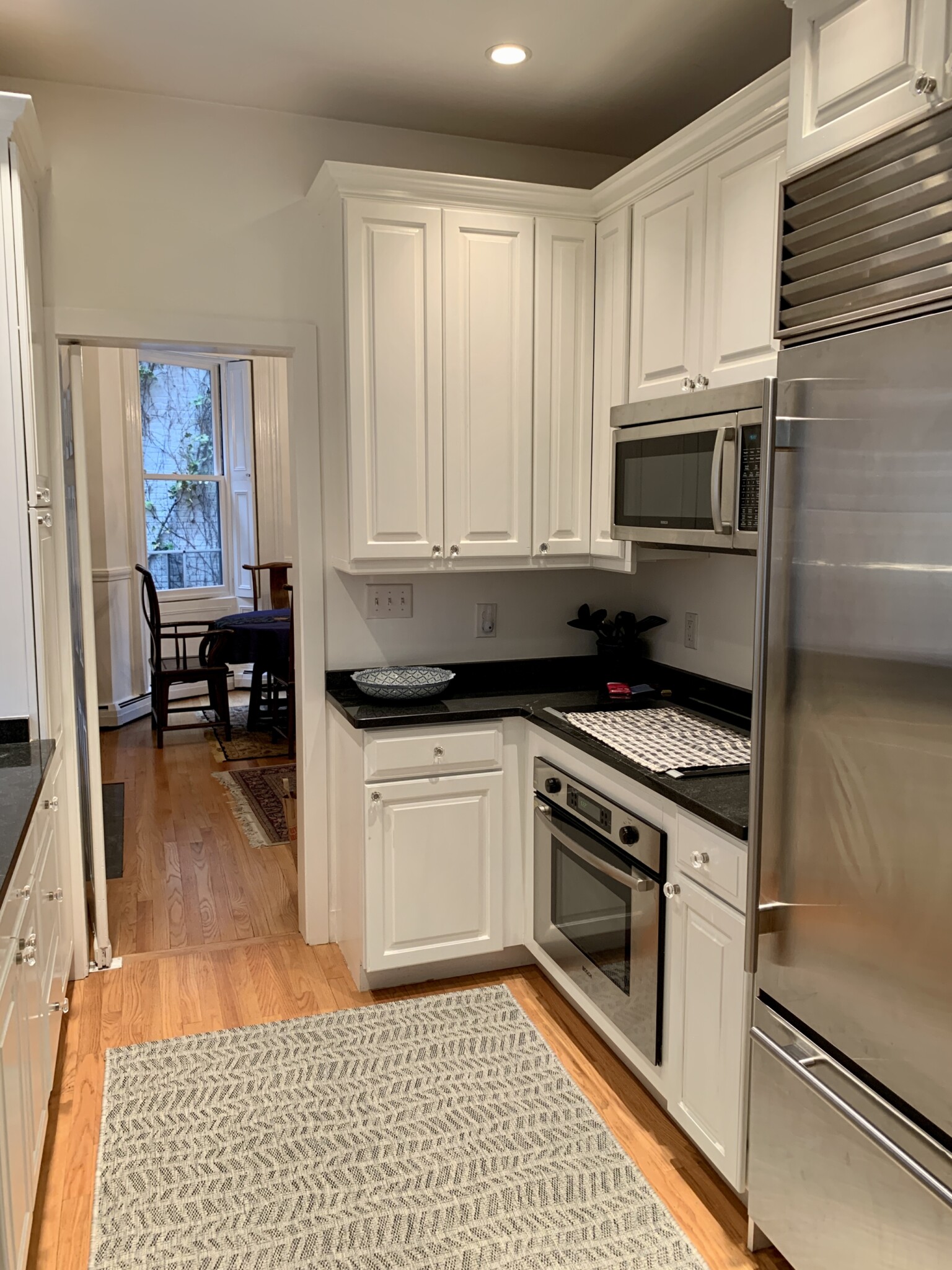 2 bed, 1.5 bath apartment for rent at 3 Walnut St Unit 1, Beacon Hill — photo 6 of 21