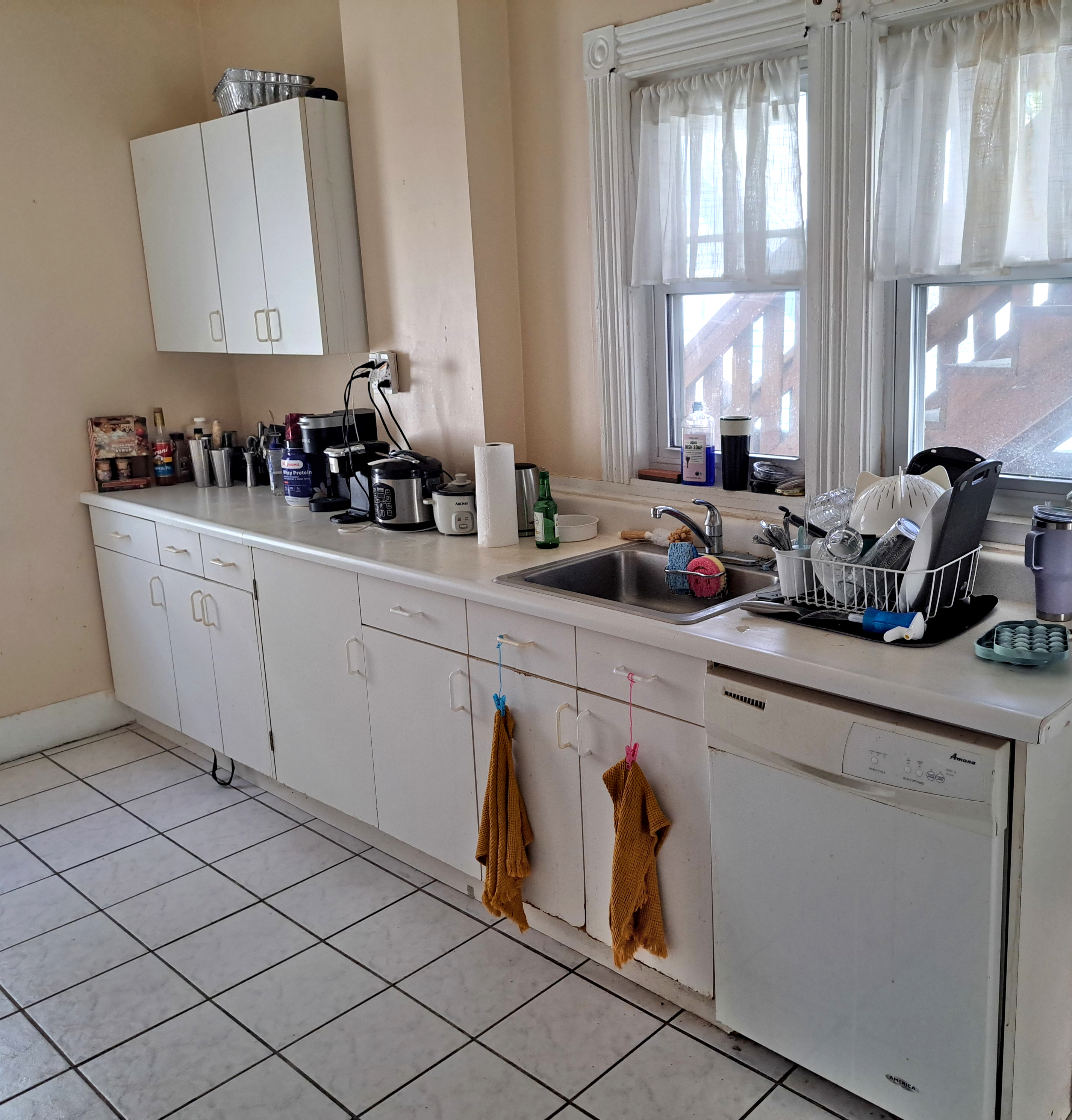 4 bed, 2 bath apartment for rent at 3 Washburn Ter Unit 3, Harvard Avenue — photo 1 of 18