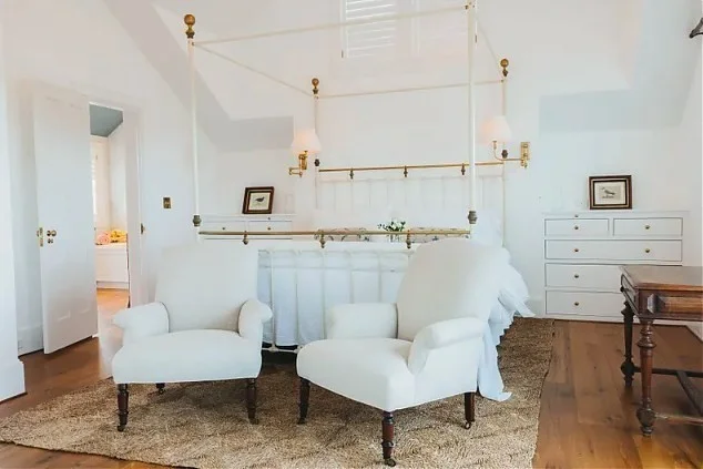 7 bed, 4+ bath apartment for rent at 3 Wauwinet Rd, Nantucket — photo 10 of 32