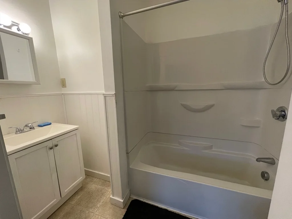 1 bed, 1 bath apartment for rent at 3 Webster St Unit 4, Rockland — photo 5 of 7