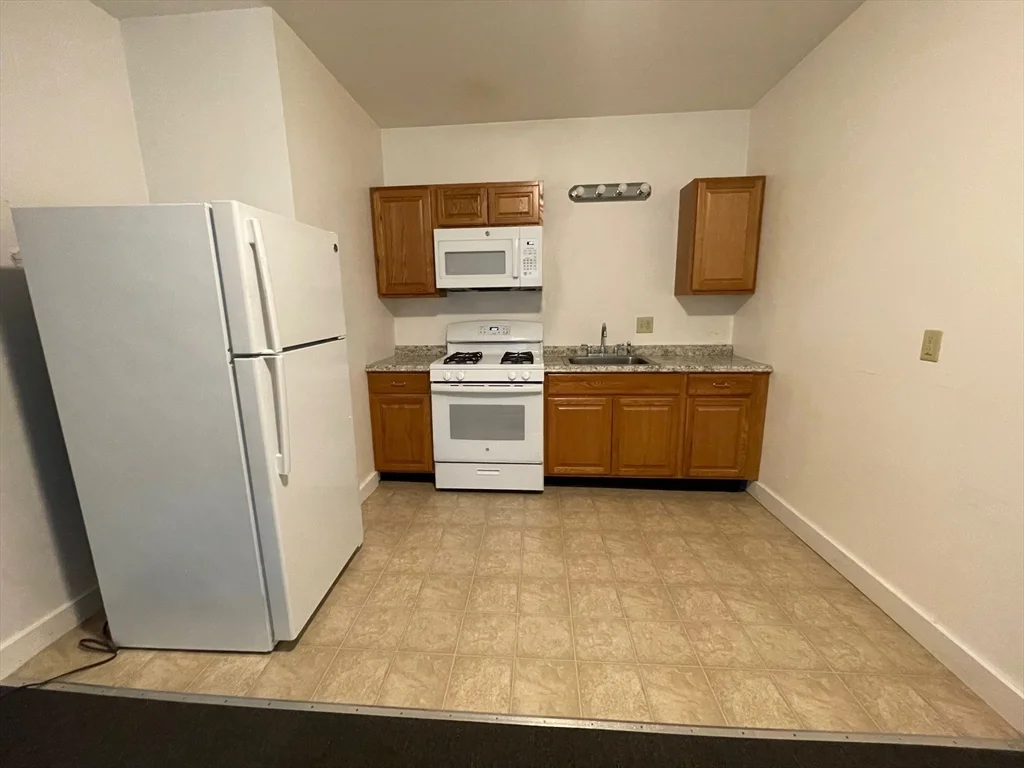 1 bed, 1 bath apartment for rent at 3 Webster St Unit 4, Rockland — photo 1 of 7