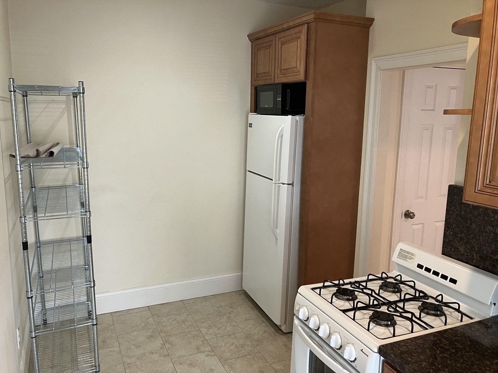 1 bed, 1 bath apartment for rent at 3 Westminster St Unit 0, Teele Square