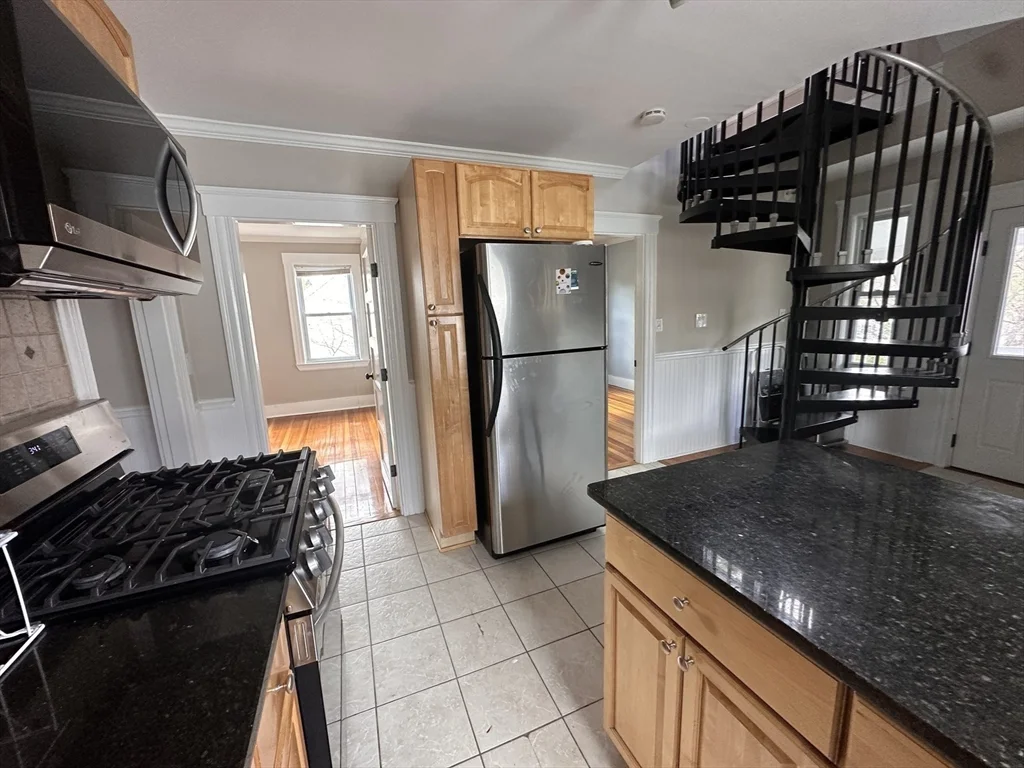 3 bed, 1 bath apartment for rent at 3 Westview Rd Unit 2, Natick — photo 15 of 22