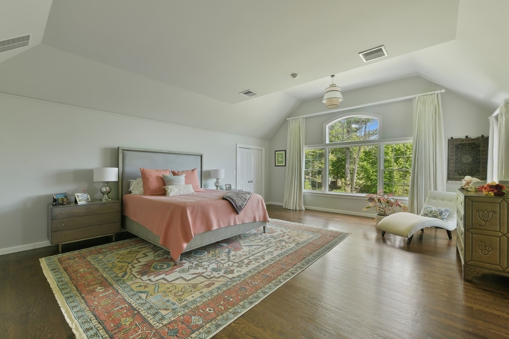 5 bed, 4+ bath apartment for rent at 3 Wood Ln, Winchester — photo 19 of 36