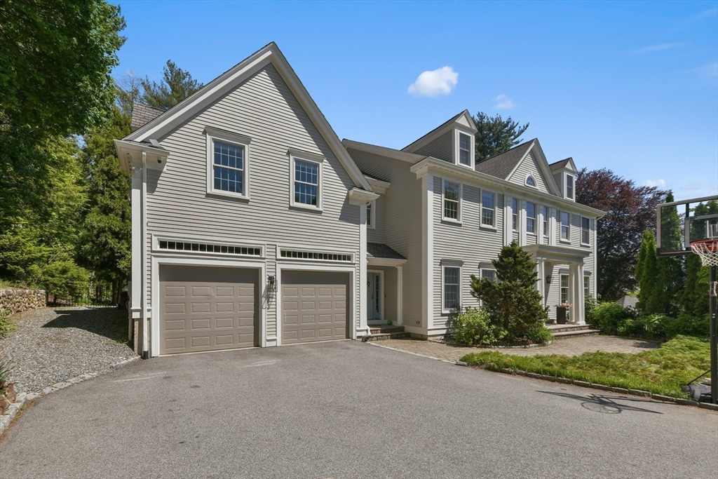 5 bed, 4+ bath apartment for rent at 3 Wood Ln, Winchester — photo 2 of 36