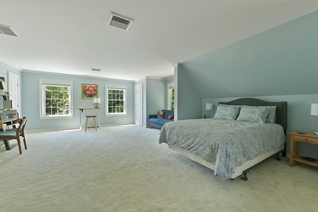 5 bed, 4+ bath apartment for rent at 3 Wood Ln, Winchester — photo 23 of 36
